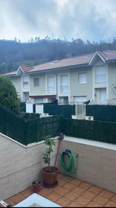 Casa En La Montana Con Piscina De Temporada Villa Arredondo Kültér fotó