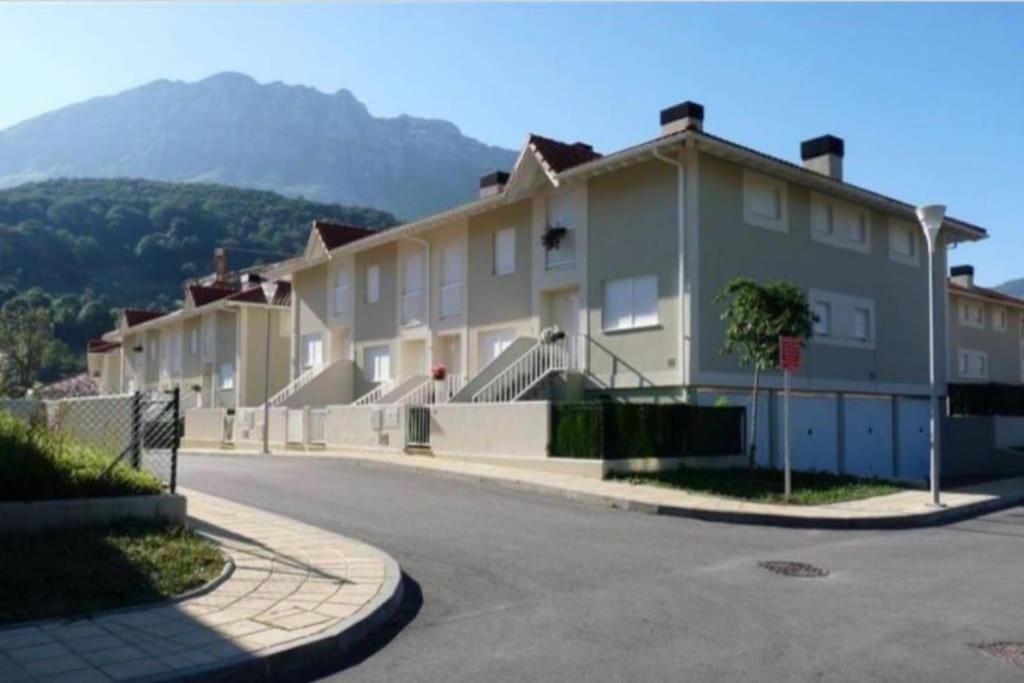 Casa En La Montana Con Piscina De Temporada Villa Arredondo Kültér fotó